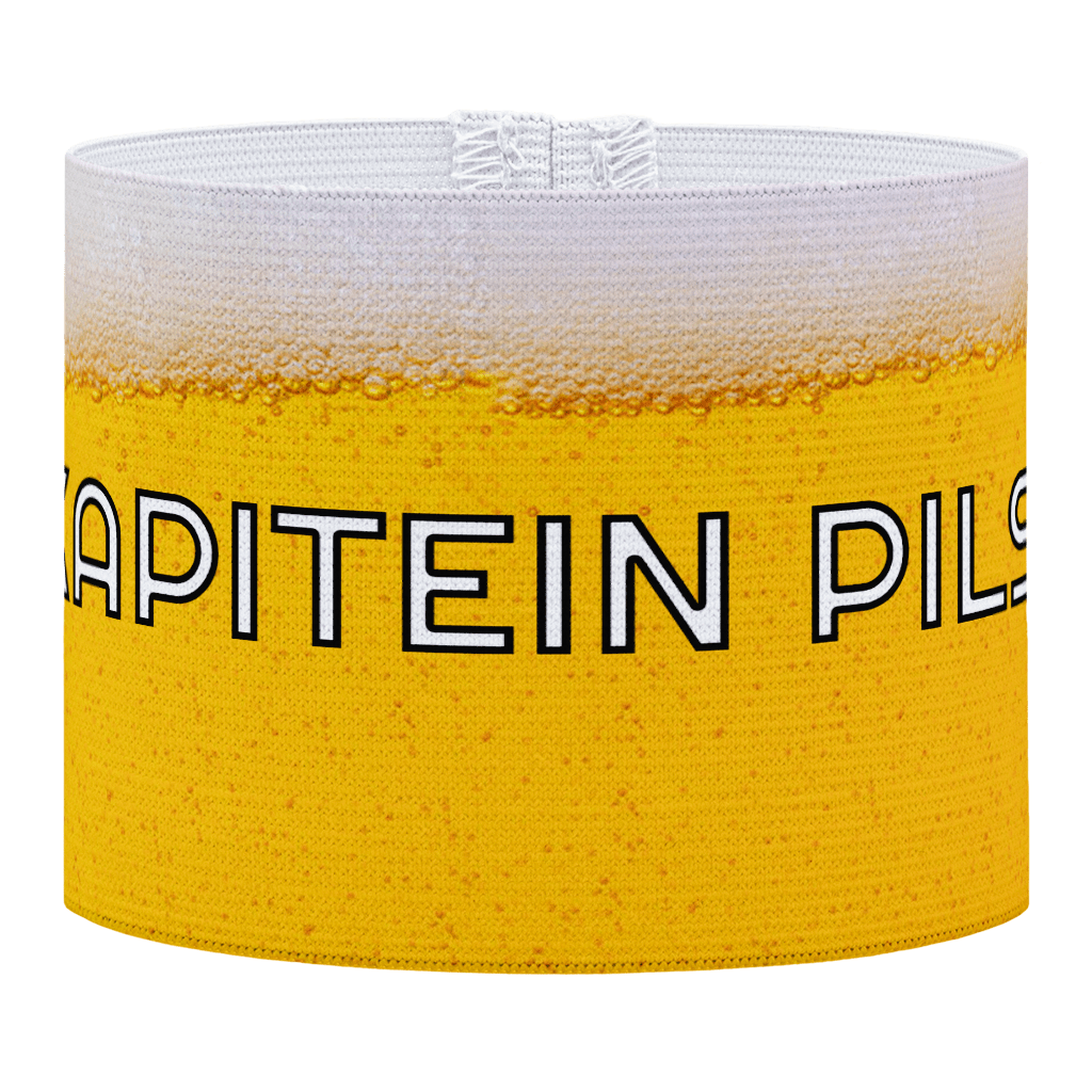 kapitein pils met bier achtergrond, witte letters kapitein pils, voetbal, Aanvoerdersband, captain armband specialist, de aanvoerdersband specialist, hockey, volleybal, met klittenband aansluiting, met standaard stiknaad, gepersonaliseerde aanvoerdersband, aanvoerdersband kopen, aanvoerdersband ontwerpen, aanvoerdersband bedrukken